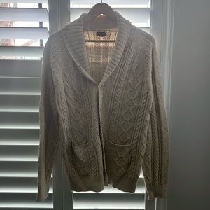 Men’s cardigan sweater hardly used and now live in warm climate.